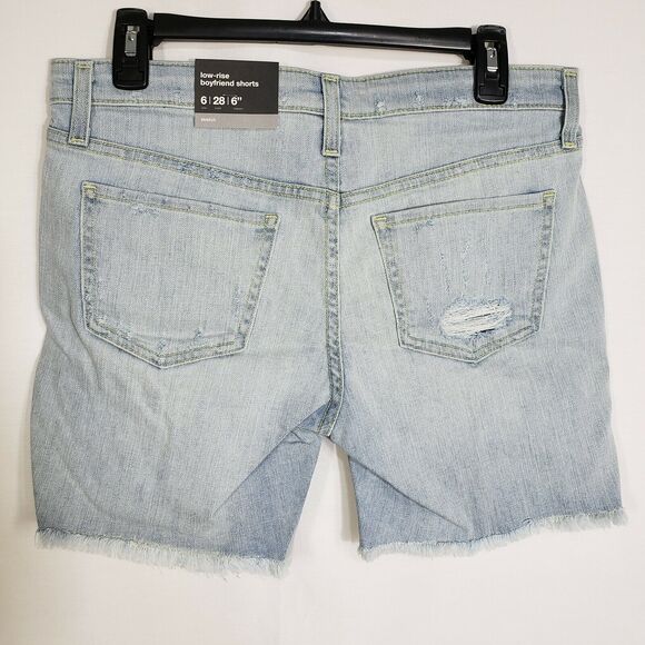 Mossimo Womens Shorts Size 6 Low Rise Boyfriend Light Wash Button Fly Distressed - Picture 4 of 8